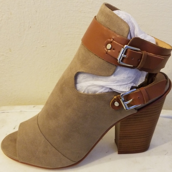 Shoes - Picture 3 of 5